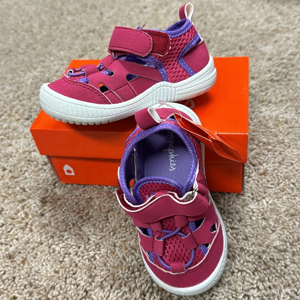 NWT Kids Delta Fuchsia Shoes